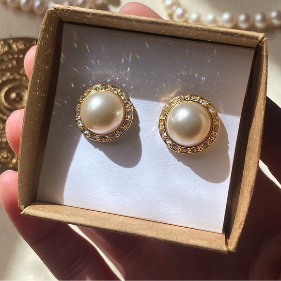 Vintage Faux Pearl Button Clip On Earrings w. Sparkly Rhinestones & Gold Finish - Picture 1 of 5